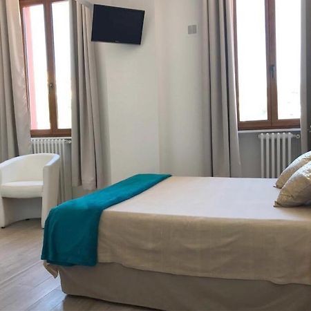 Hotel Du Soleil Hyères Zewnętrze zdjęcie